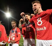 巴黎圣日耳曼大胜里昂，继续领跑积分榜 