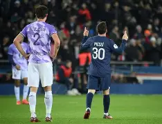 巴黎圣日耳曼大胜里昂，继续领跑积分榜 